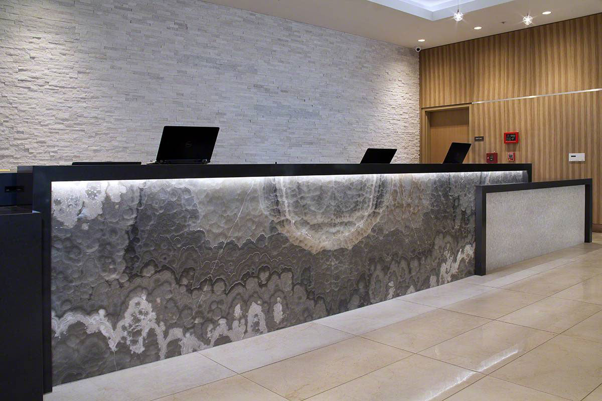ARCTIC WHITE STACKED STONE